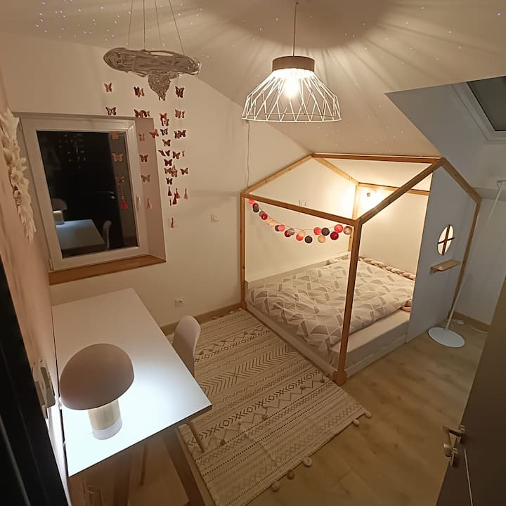 dormitorio 2 (cama de 140 x 190) con cielo estrellado
