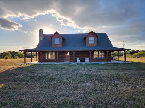 Cozy Log Home in New Ulm