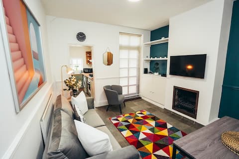 4BR Town House Self Check In Parking | By DerBnB