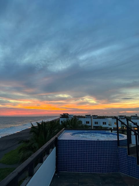 Oceanfront house, KAIA Monterrico penthouse