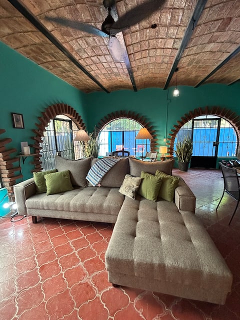Anuncio de Airbnb popular: *Beach Bliss ~ Huge Pool ~ Pickleball ~ 3B/2B* en Nayarit