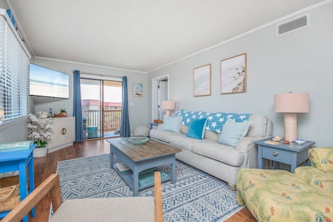 Popular Airbnb listing: Cozy Coastal Retreat w/Waterway Views Beach Access in North Myrtle Beach