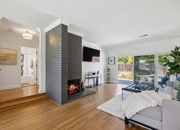 Sunny, Peaceful 3 
Bed 2 
Bath With Pool - Novato, CA