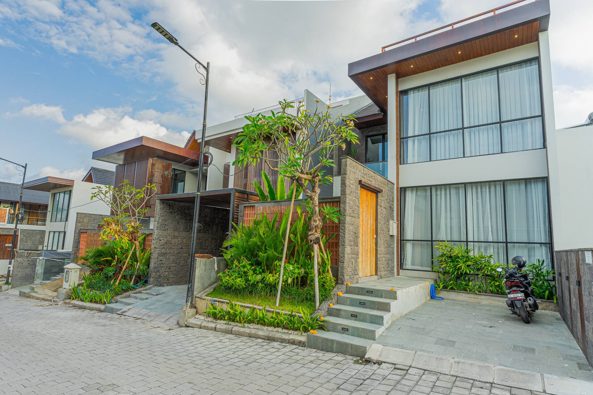 Central Tropical Hideaway 3 Bedroom Private Villa in Canggu 2