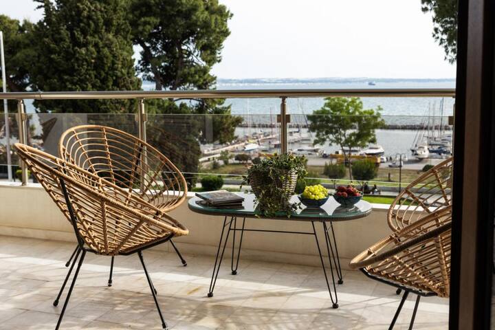 Champagne Sea View Apartment by BiNoBi! gallery image 2