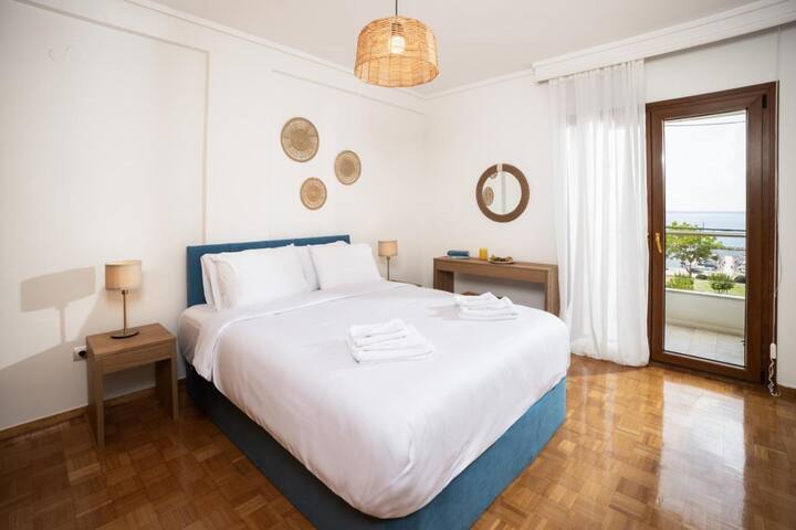 Champagne Sea View Apartment by BiNoBi! gallery image 5