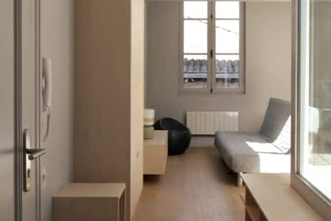 Popular Airbnb listing: Apartment with private patio 4/6p - Chartrons in Chartrons Grand Parc Jardin Public