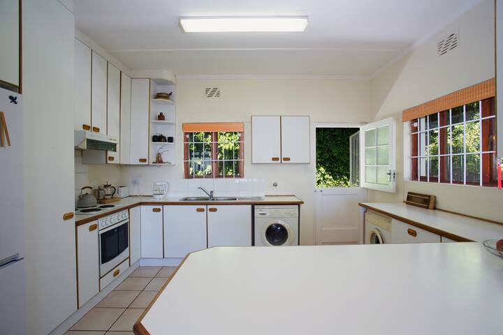 Timeless Family Coastal Escape w/ ocean views gallery image 4