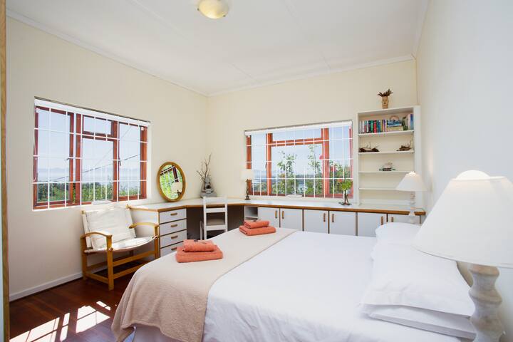 Timeless Family Coastal Escape w/ ocean views gallery image 3