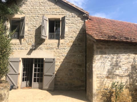 Charming Renovated Farmhouse Pool