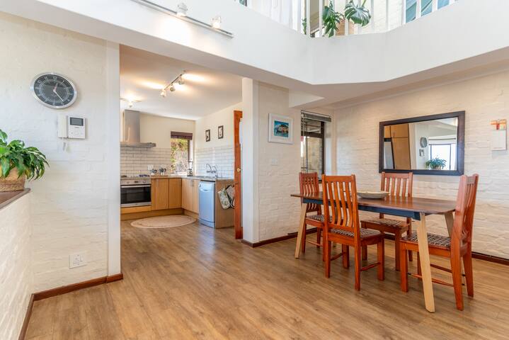 3BR Lakeside Home | Mountains & Beach Nearby gallery image 5