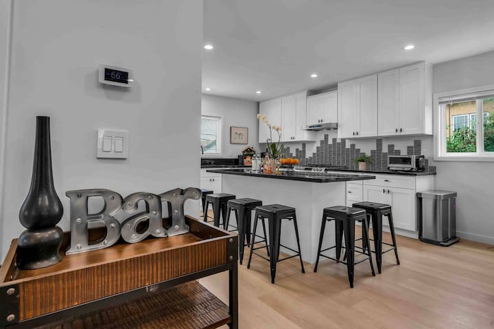 Extended Stay 3 Bed 3 Bath Firepit n Swing Chairs