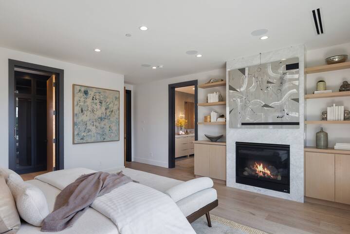 Modern Studio City 4BD Farmhouse w/ Office gallery image 2