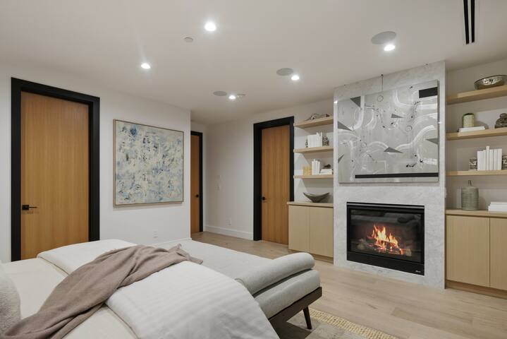 Modern Studio City 4BD Farmhouse w/ Office gallery image 5