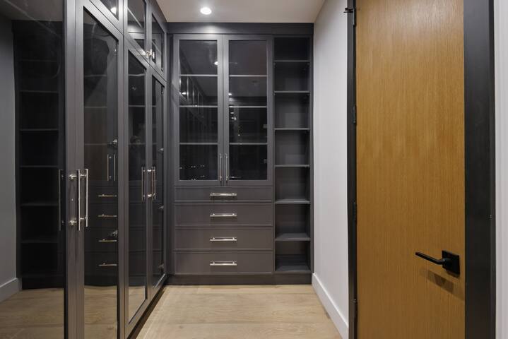 Modern Studio City 4BD Farmhouse w/ Office gallery image 3