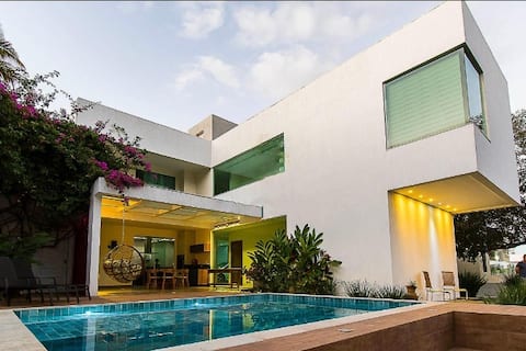 Garden House – Forest Retreat with Pool and Hydro.