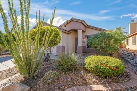 Serene Vacation Home - Trails, Golf & Dining!