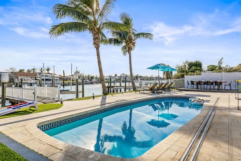 Costal Waterfront, Heated Pool, Boat Lift, Dock,