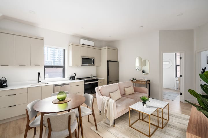 Old Montreal/Downtown-3BR-2BA &Patio