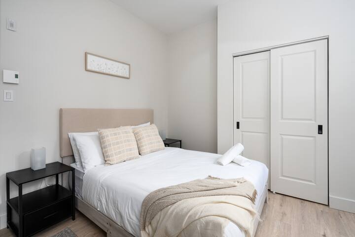 Old Montreal/Downtown-3BR-2BA &Patio gallery image 2