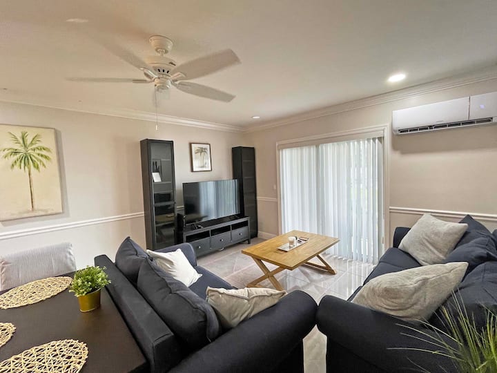 Waterfront Luxury Apt Near Beach Taino Gardens - Freeport