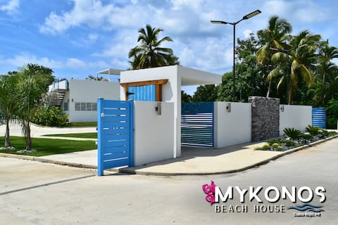 Mykonos Beach two houses + trailer sleeps 18
