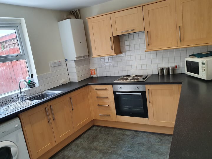 Town centre treasure sleeps 6!