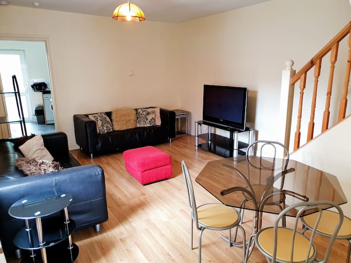 Town centre treasure sleeps 6!