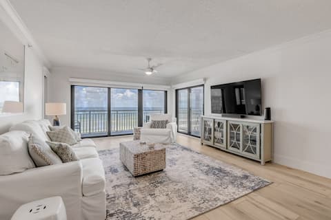 Top performing Airbnb: Direct Oceanfront Modern Unit with pool Stunning in New Smyrna Beach