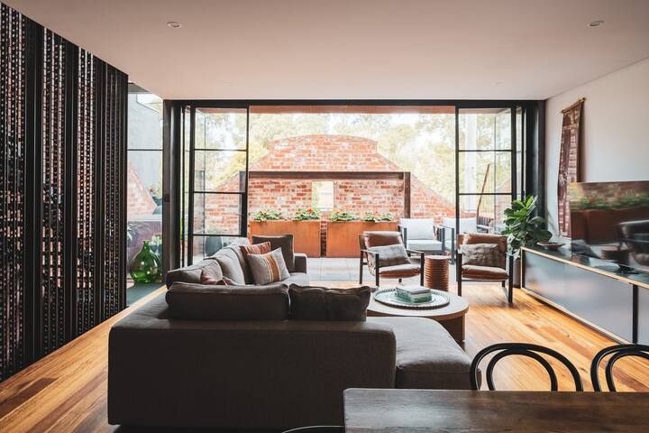 Brighton House – Inner City Chic, Double Garage gallery image 2