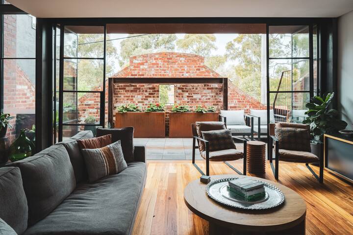 Brighton House – Inner City Chic, Double Garage gallery image 3