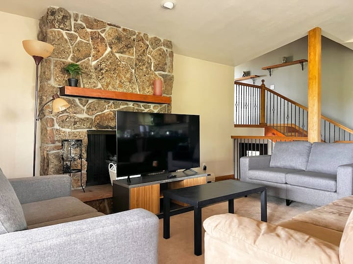 Retro Mountain Retreat | Billiards, Views, Central - Castle Rock, CO