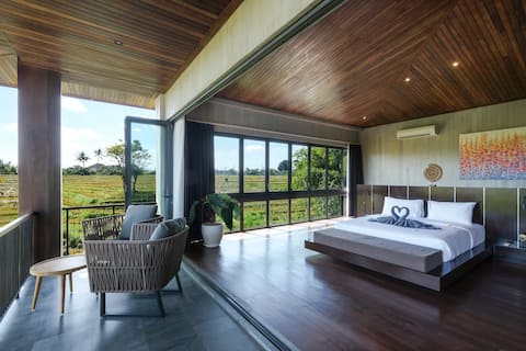 Stunning brand new 8bd villa