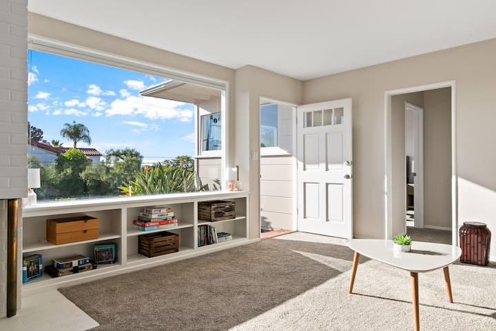 Walk to Beach / Great Views / Peaceful Backyard
