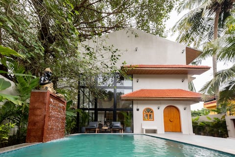 6BR Luxe Villa w/Pool Near Beach