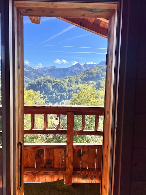 Chalet Cyclamen for 8 people with private Hot Tub