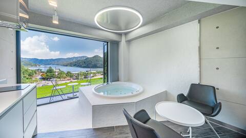 Riverview Spa Room