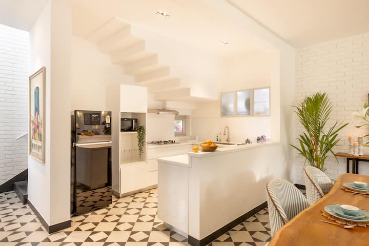 Full kitchen image 1