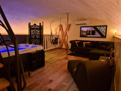 Erotic cottage with private hot tub