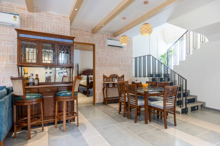 Dining area image 1