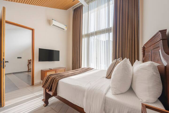 Bedroom 1 image 4