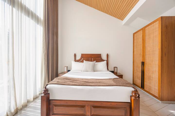 Bedroom 1 image 3