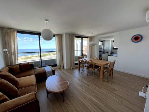 Top performing Airbnb: Apartment with a beautiful view of the beach! in Punta Del Este