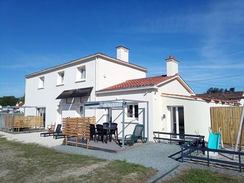 Entire house – Up to 17 people