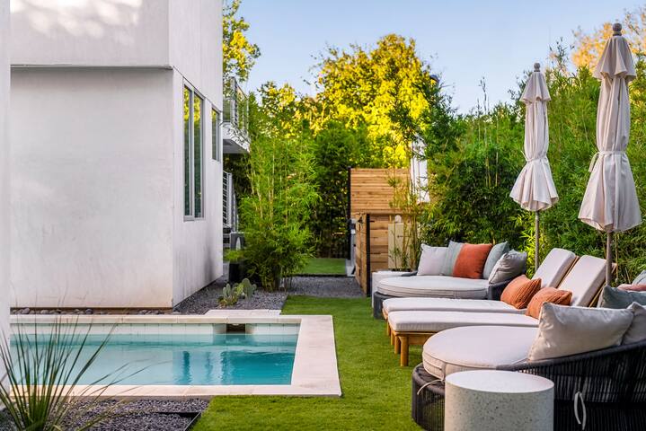 Sleeps 15, Heated Pool, Hot Tub, Golf, Game Room gallery image 2