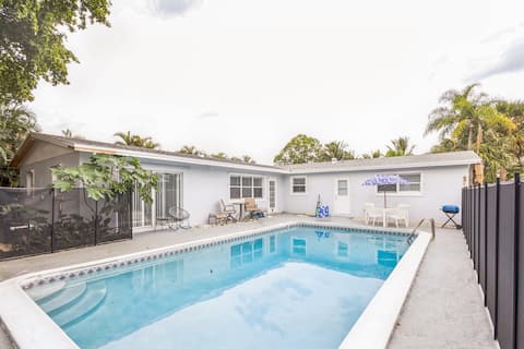 5BR w/ Pool + Fenced Yard + 5 Minutes to beach