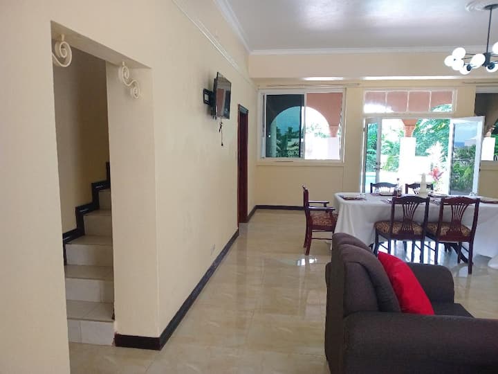 Exquisite Villa Close To The Sea - Montego Bay