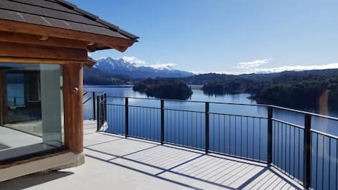 Luxurious mansion with a view of the lake