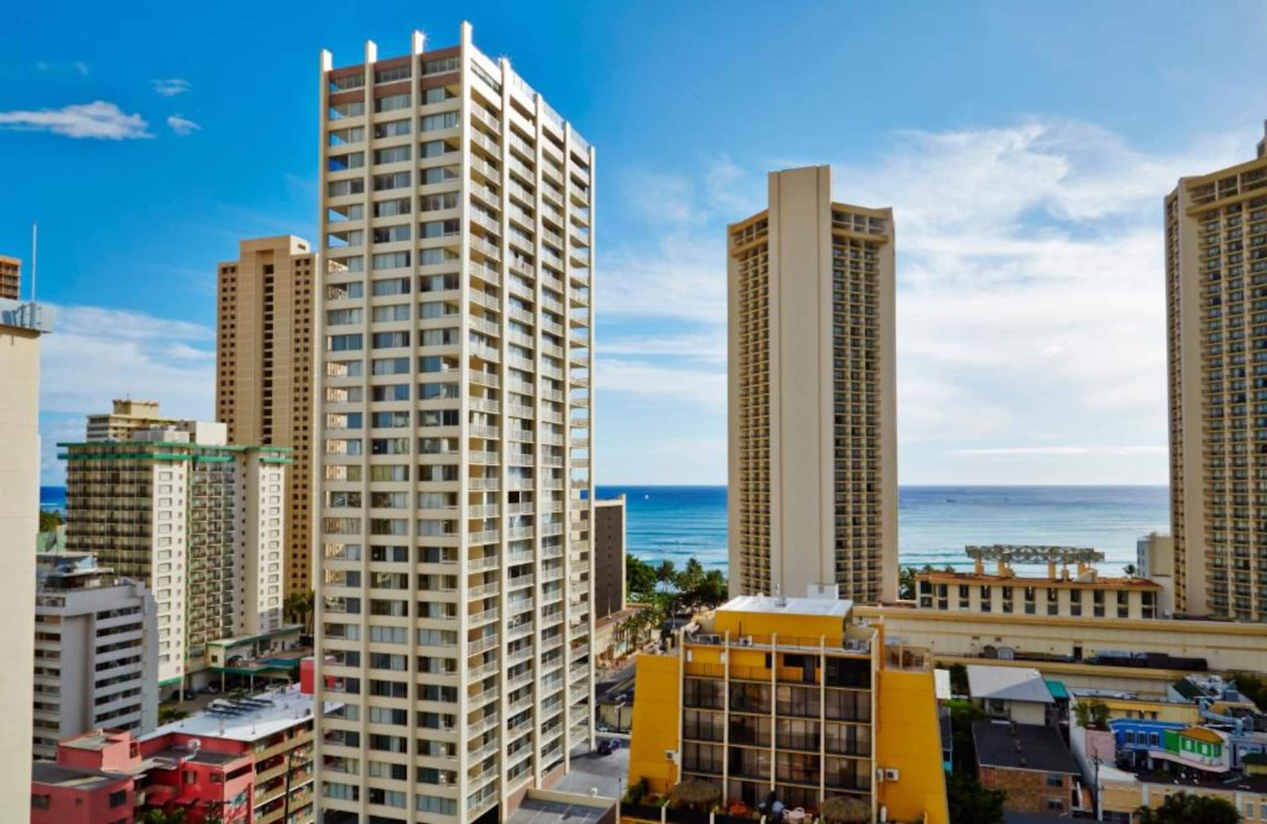 Hotel in Honolulu · ★4.47 · Studio · 2 beds · 1 private bath - Image 11