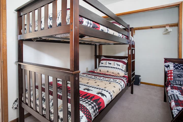 Poschodová spálňa na hlavnom poschodí